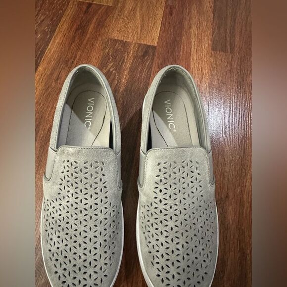 Vionic Men's Gray Slip-On Shoes - Picture 4 of 9